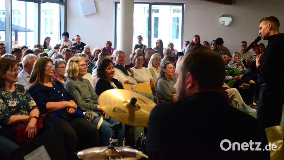 Christoph Baierl singt für "Lichtblicke" internationale Popsongs. Bild: Kunz