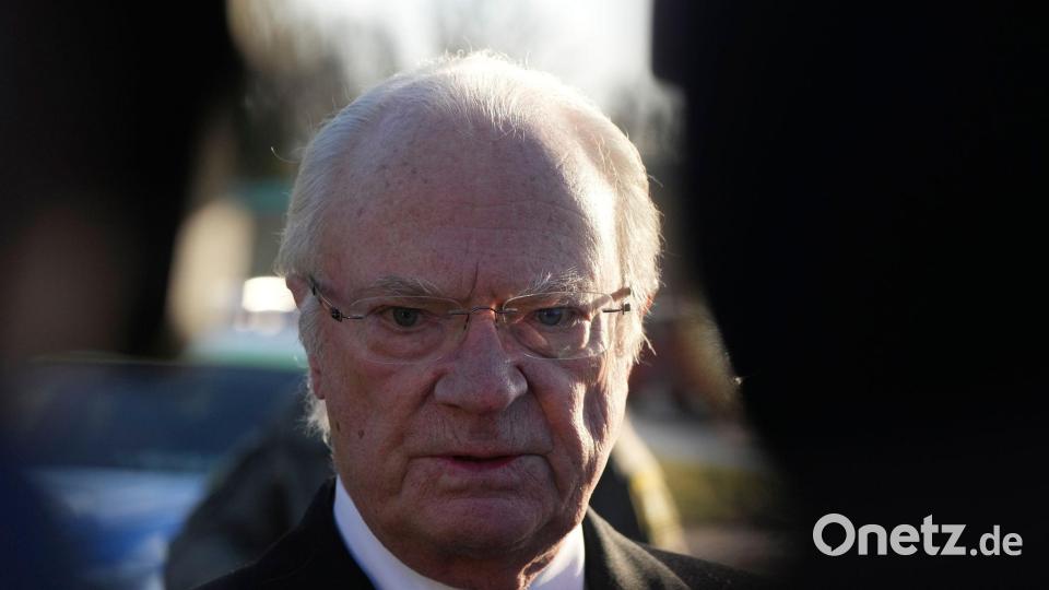 König Carl XVI. Gustaf hat während seiner langen Zeit als Monarch auch viele stürmische Zeiten durchgemacht. (Archivbild) Bild: Sergei Grits/AP/dpa