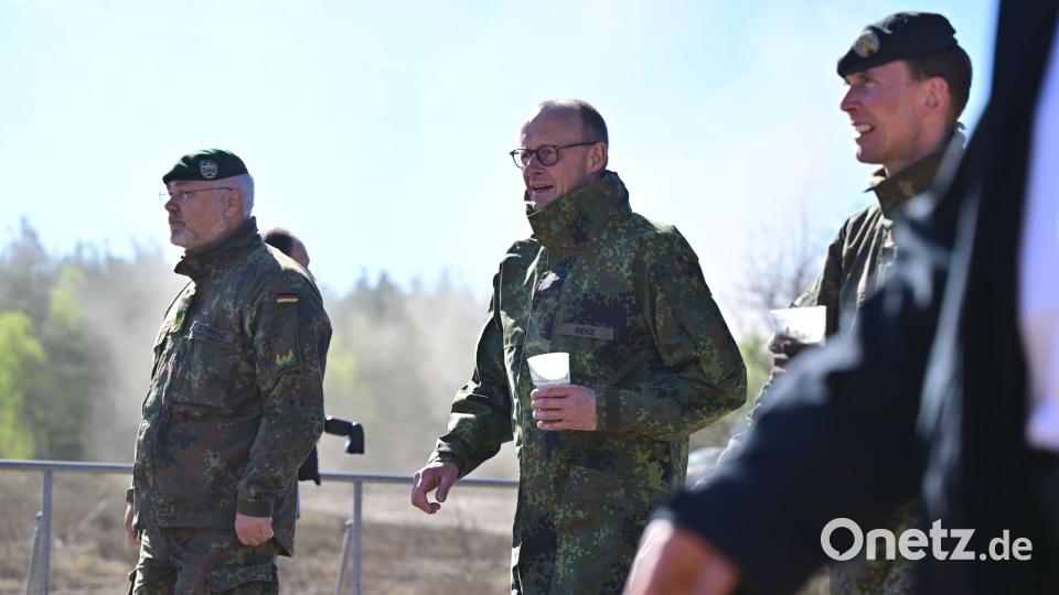 Bundeskanzler Merz besucht die Bundeswehr in Munster. Bild: Philipp Schulze/dpa