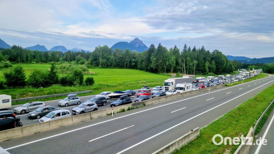 Ausweichrouten wie die Tauernautobahn werden nach Einschätzung von Verkehrsexperten voll sein. (Archivbild) Bild: Bernhard Niederhauser/APA/dpa
