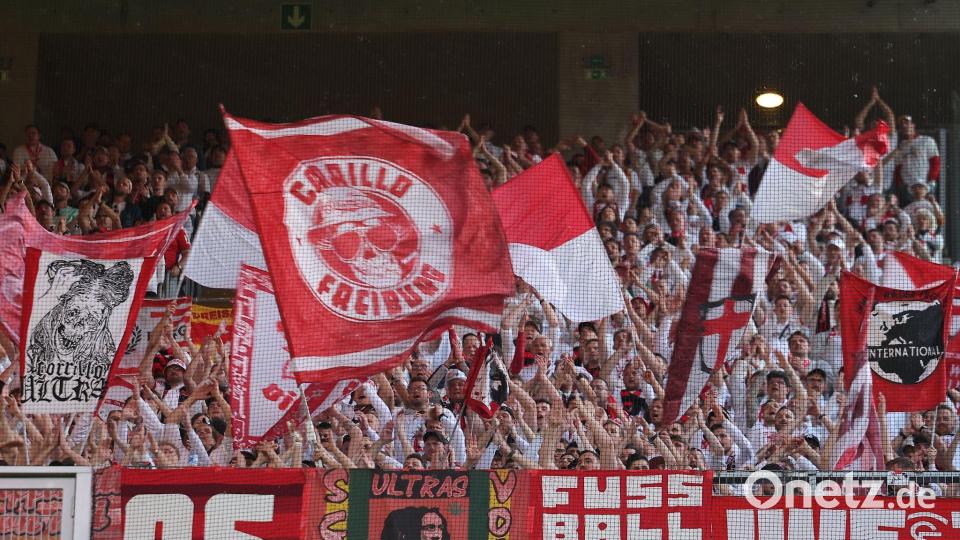 Die SC-Fans machten in Portugal ordentlich Stimmung. Bild: Miguel Angelo Pereira/AP/dpa