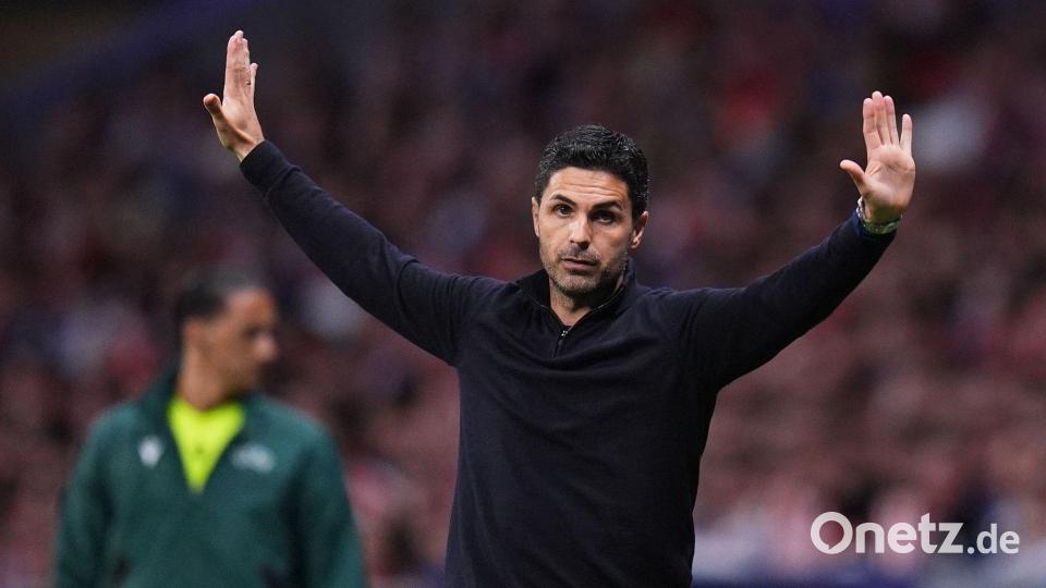 Arsenals Trainer Mikel Arteta regt sich über einen zurückgenommenen Elfmeter auf. Bild: Manu Fernandez/AP/dpa