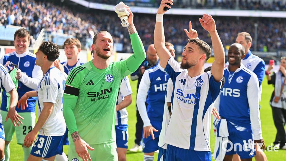 Jubelnde Schalker - auch am Samstagabend? (Archivbild) Bild: Swen Pförtner/dpa