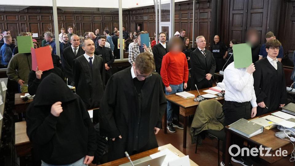 In Hamburg läuft der Prozess gegen mutmaßliche Mitglieder der rechtsextremistischen Terrorgruppe „Letzte Verteidigungswelle“. (Archivbild) Bild: Marcus Brandt/Pool dpa/dpa