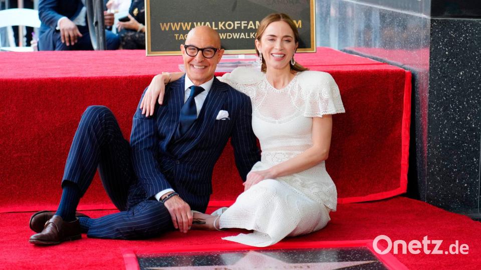 Vor jubelnden Zuschauern gehen die „Der Teufel trägt Prada“-Co-Stars auf den Boden. Bild: Jordan Strauss/Invision/AP/dpa