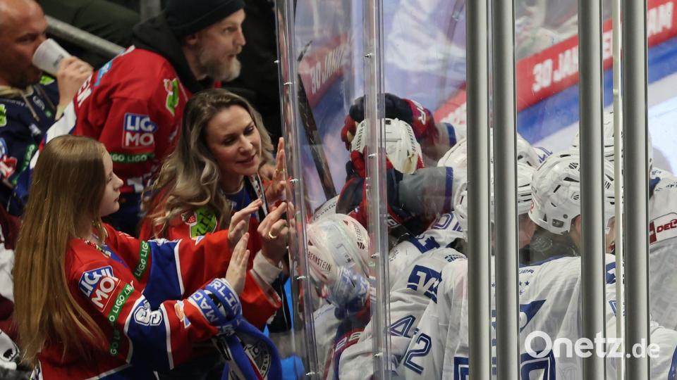 Glauben an die Wende: Die Adler Mannheim. Bild: Andreas Gora/dpa