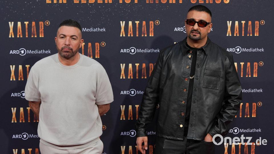 Auch die Rapper Samy (l) und SSIO kamen zur Preview. Bild: Soeren Stache/dpa