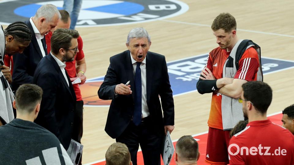 Trainer Svetislav Pesic feierte mit Bayern einen Sieg im Spitzenspiel gegen Berlin Bild: Matthias Stickel/dpa