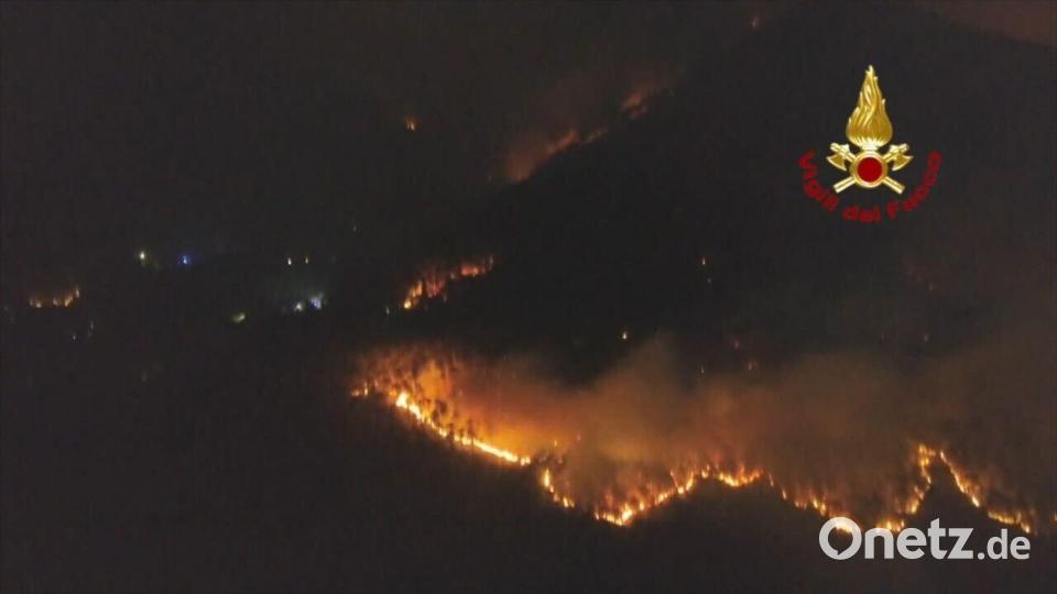 In der Nacht spitzte sich die Lage zu. Bild: -/Vigili del Fuoco/dpa