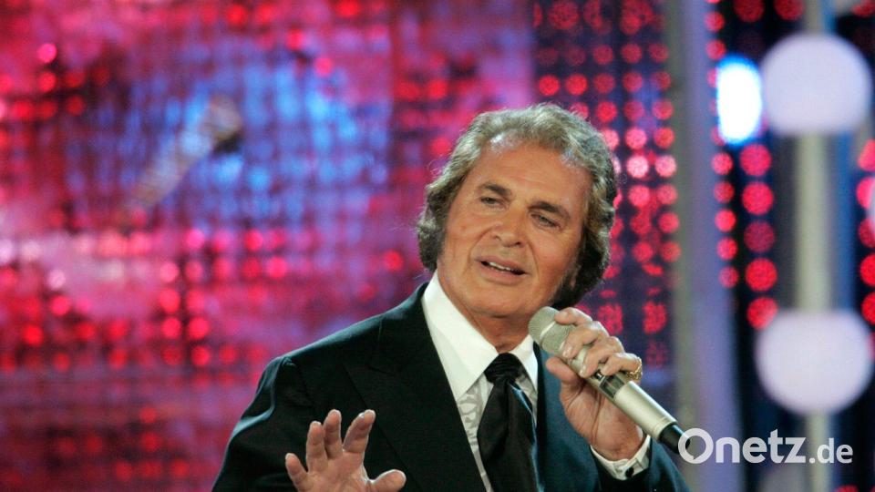 Mit 90 Jahren ist Engelbert wieder auf Tournee. (Archivbild) Bild: Valda Kalnina/AFI/EPA/dpa