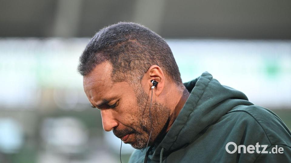 Muss wohl bis zum Saisonende mit Werder bangen: Trainer Daniel Thioune. Bild: Carmen Jaspersen/dpa
