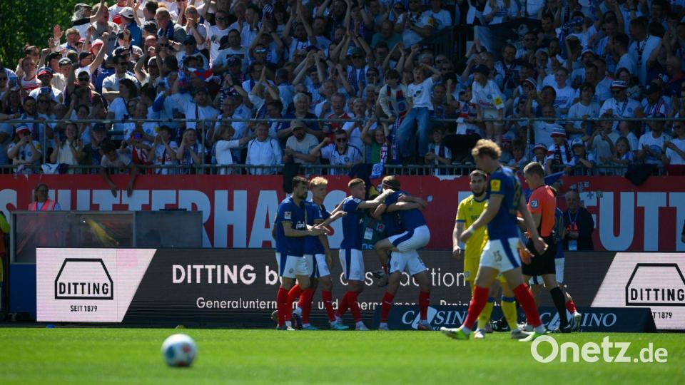 Kieler Jubel gegen Eintracht Braunschweig. Bild: Gregor Fischer/dpa