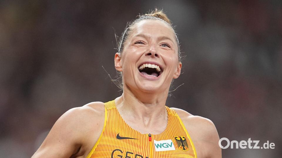 Gina Lückenkemper hat sich mit der 4x100-Meter-Staffel der Frauen für die WM 2027 qualifiziert. (Archivbild) Bild: Michael Kappeler/dpa