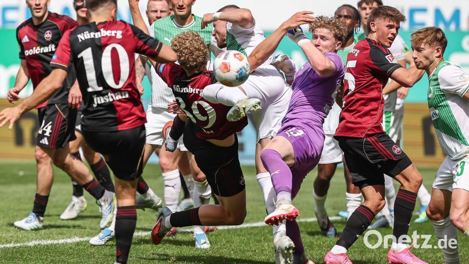 Wuselei - SpVgg Greuther Fürth - 1. FC Nürnberg Bild: Daniel Löb/dpa