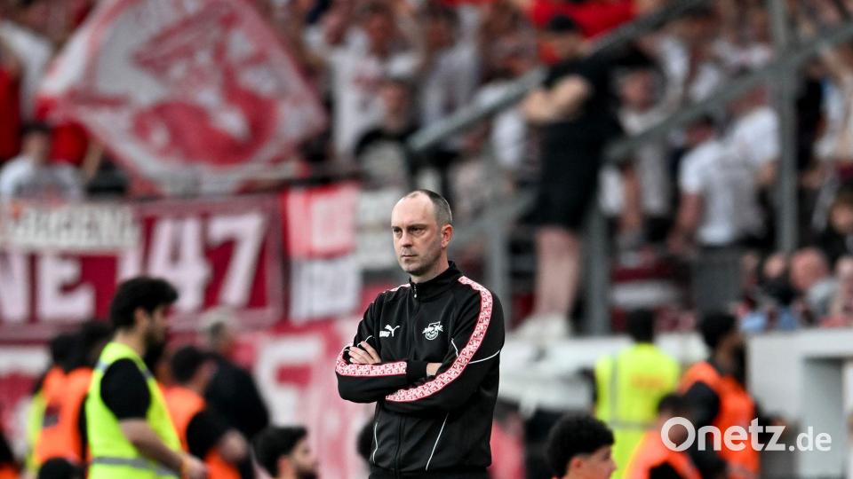 Leipzigs Trainer Ole Werner hat Kritik am Verhalten eines Balljungen beim Spiel in Leverkusen geübt. Bild: Fabian Strauch/dpa