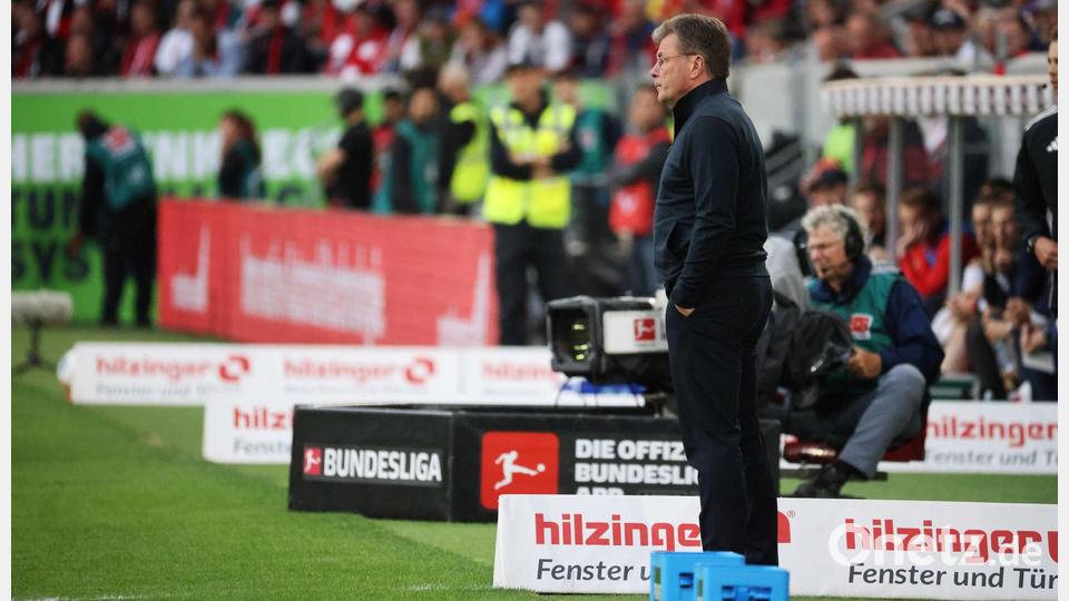 Wolfsburgs Trainer Dieter Hecking. Bild: Philipp von Ditfurth/dpa