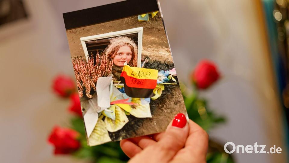 Savita Wagner ist in der Ukraine unvergessen - immer wieder wird mit Blumen und Fotos an sie erinnert. Bild: Thomas Banneyer/dpa