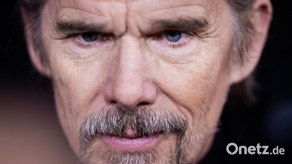 Mann mit Aura: Ethan Hawke. (Archivbild) Bild: Christoph Soeder/dpa