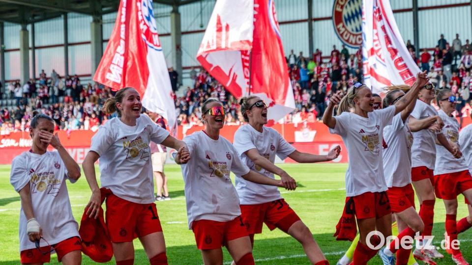 Bayern-Frauen jubeln über die Meisterschaft. Bild: Leonie Asendorpf/dpa