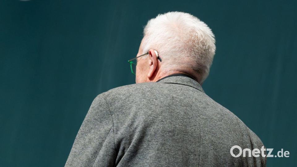 Kretschmann sagt Tschüss - ob er der Öffentlichkeit den Rücken kehrt, ist noch offen. Bild: Silas Stein/dpa