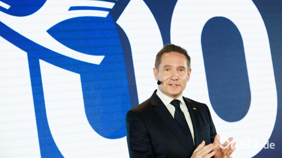 Jens Ritter, Chef der Lufthansa Airlines, präsentiert das neue Konzept. (Archivbild) Bild: Carsten Koall/dpa