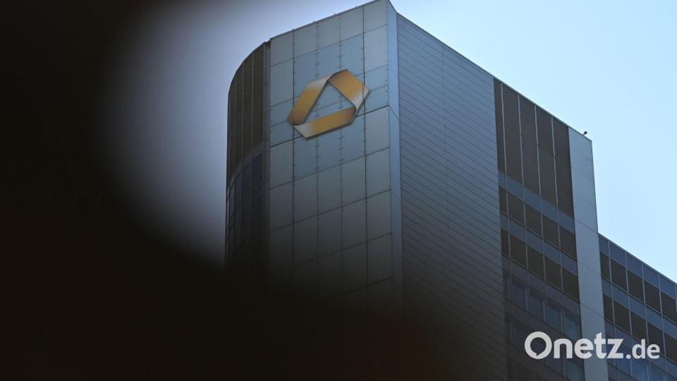 Wird die Commerzbank von der Unicredit übernommen? Die Italiener machen Druck. (Archivbild) Bild: Michael Brandt/dpa