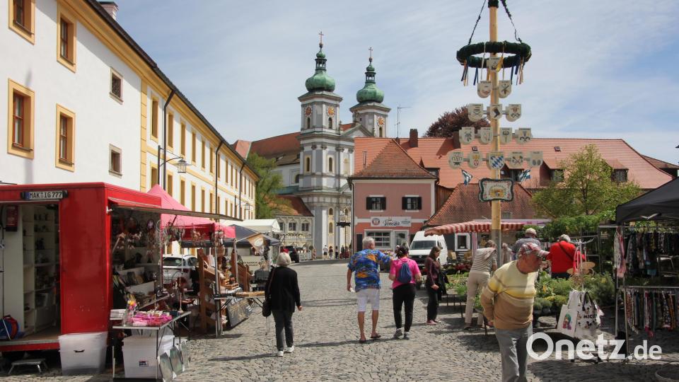 Nur wenige Besucher kamen zum Walburgismarkt in die Klosterstadt Waldsassen. Bild: Konrad Rosner