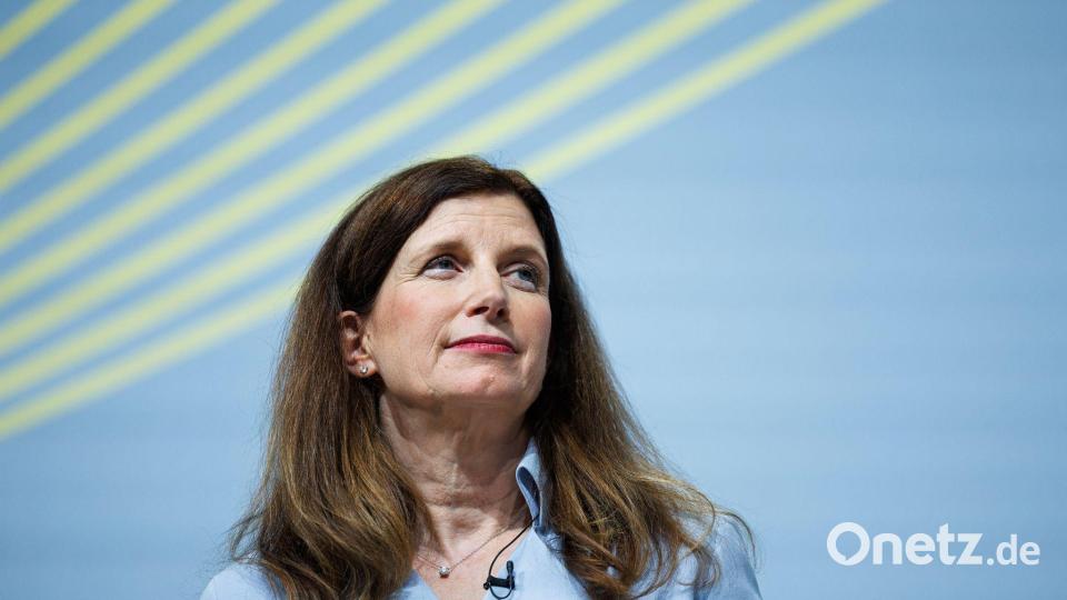 Will mit steigenden Gewinnen und ehrgeizigen Finanzzielen der Commerzbank ihre Eigenständigkeit bewahren: Vorstandschefin Bettina Orlopp. (Archivbild) Bild: Hannes P. Albert/dpa