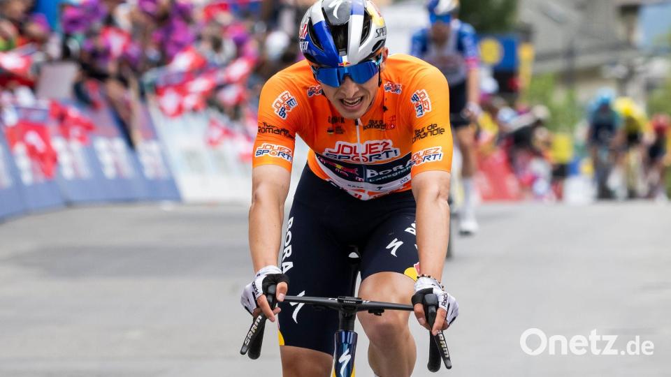 Maximaler Puls, großer Erfolg: Florian Lipowitz hielt bei der Tour de Romandie lange mit Tadej Pogacar mit. Bild: Jean-Christophe Bott/KEYSTONE/dpa