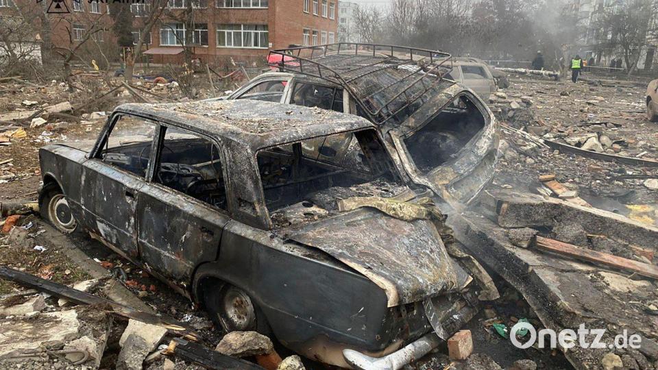 Vor der von Moskau und Kiew mit unterschiedlichem Beginn angekündigten Waffenruhe beklagt die Ukraine mehrere Tote bei russischen Angriffen. (Archivbild) Bild: Uncredited/Ukrainian Emergency Service/AP/dpa