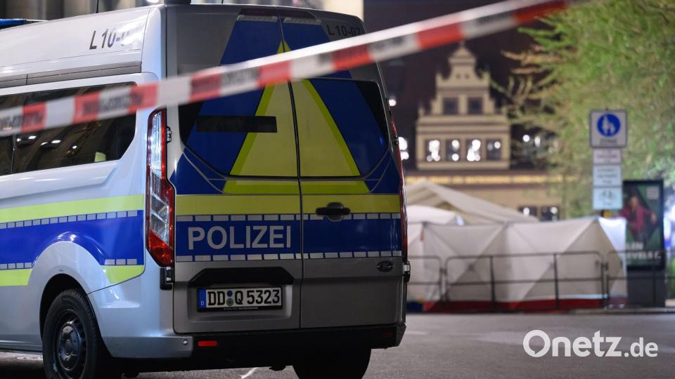 Das Umfeld des Tatorts bleibt noch bis zum späten Dienstagnachmittag gesperrt, weil die Polizei dort Spuren sichert. Bild: Hendrik Schmidt/dpa