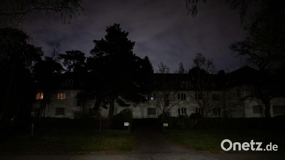 Wie in Berlin bei einem Stromausfall im April blieben die Lichter aus (Archivbild) Bild: Christoph Soeder/dpa