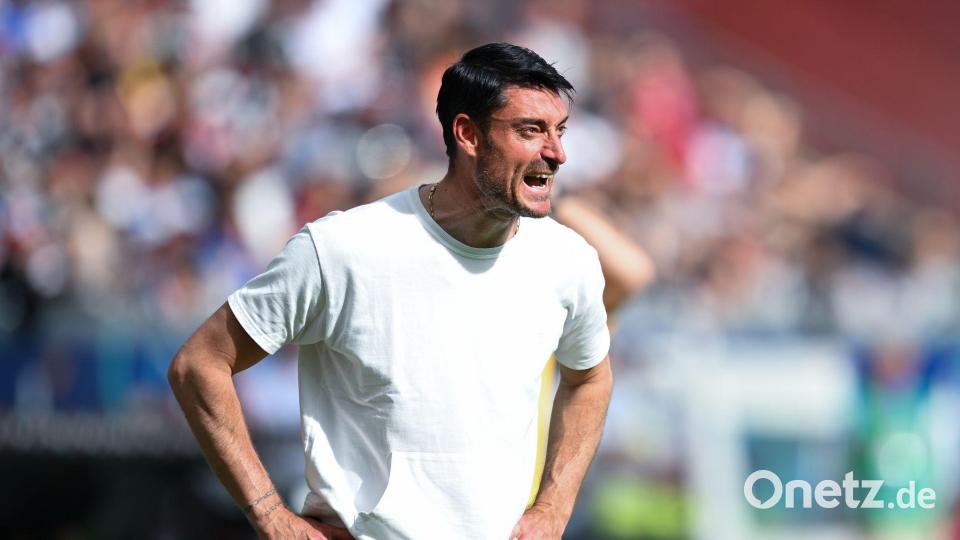 Trainer Albert Riera soll Eintracht Frankfurt auch in Dortmund betreuen. (Archivbild) Bild: Florian Wiegand/dpa
