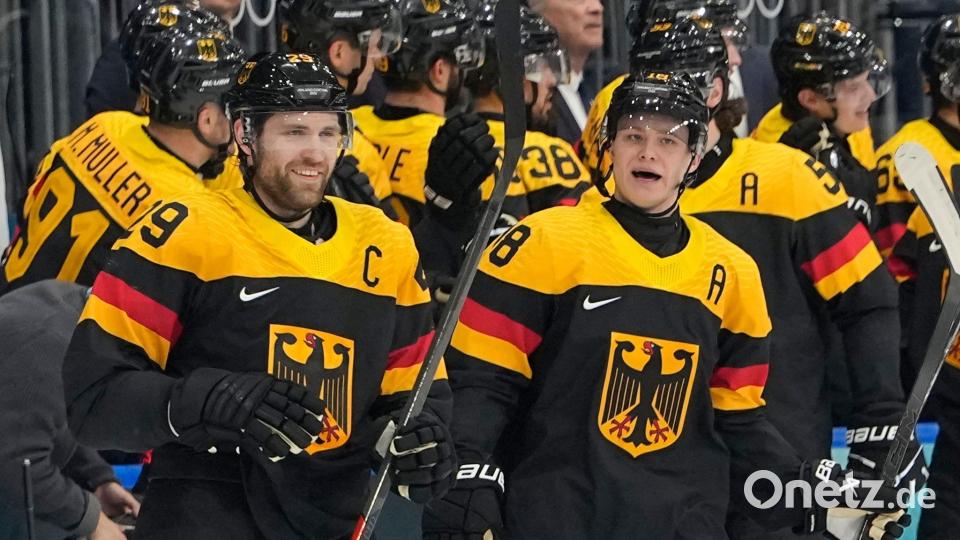 Die beiden besten deutschen Eishockeystürmer Leon Draisaitl (l) und Tim Stützle (r) sagten ihre WM-Teilnahme verletzt ab. (Archivbild) Bild: Hassan Ammar/AP/dpa
