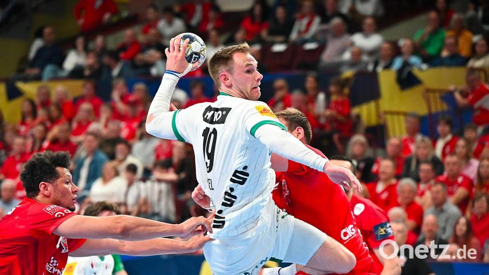 Ist mit den Füchsen Berlin im Viertelfinale gegen One Veszprem gefordert: Welthandballer Mathias Gidsel. (Archivbild) Bild: Csaba Krizsan/MTI/AP/dpa