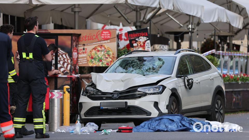 Zwei Menschen sind gestorben, nachdem ein Auto in eine Menschengruppe in Leipzig gefahren ist. Bild: Jan Woitas/dpa