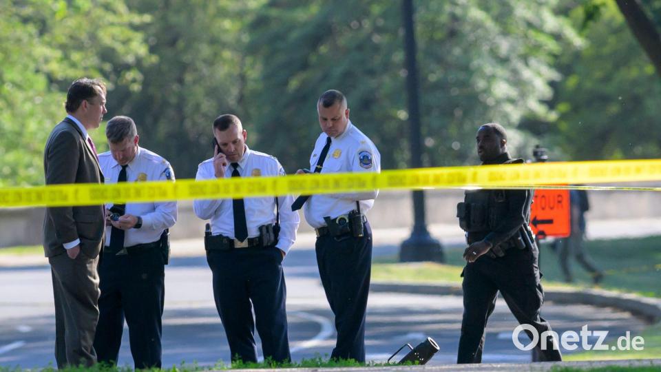 Beamte des Metropolitan Police Department untersuchen einen Tatort in Washington. Bild: Rod Lamkey/AP/dpa
