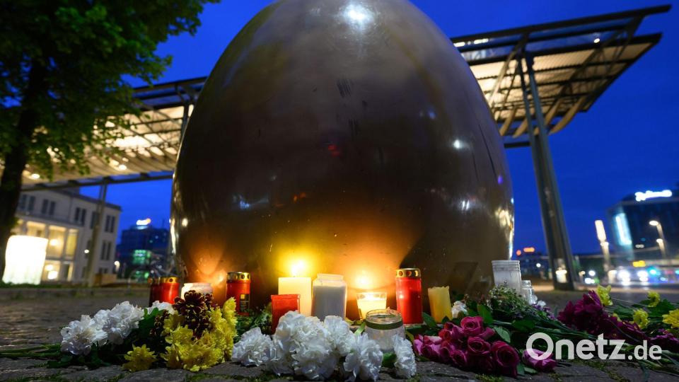 Es wird der Todesopfer gedacht. Bild: Hendrik Schmidt/dpa