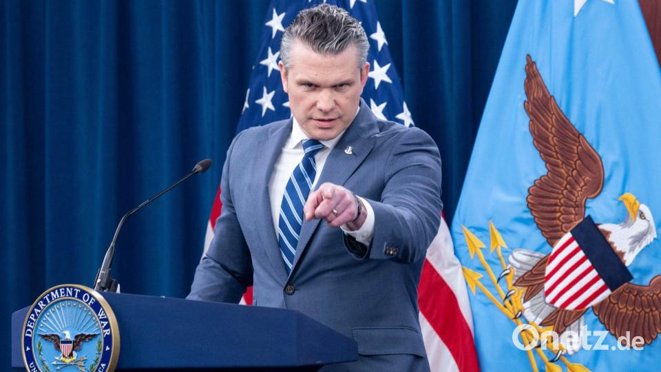 Laut US-Verteidigungsminister Pete Hegseth ist die Waffenruhe trotz aktueller Spannungen noch in Kraft. Bild: Kevin Wolf/FR33460 AP/AP/dpa