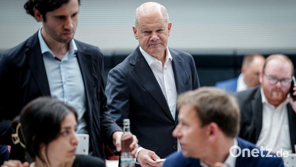 In der SPD-Fraktion meldete sich der ehemalige Bundeskanzler Olaf Scholz zum Jahrestag der Koalition zu Wort. Bild: Kay Nietfeld/dpa