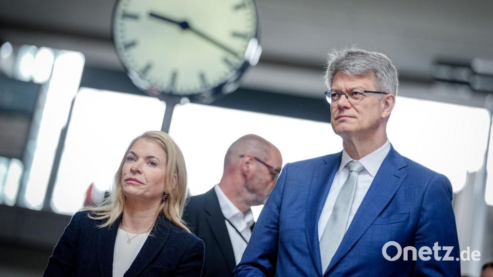 Palla und Schnieder setzen auf Verantwortung von Fahrgästen. Bild: Kay Nietfeld/dpa