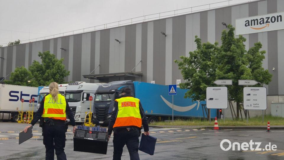 Zöllner wurden am Mittwoch auch an einem Kölner Amazon-Standort vorstellig. Bild: -/dpa