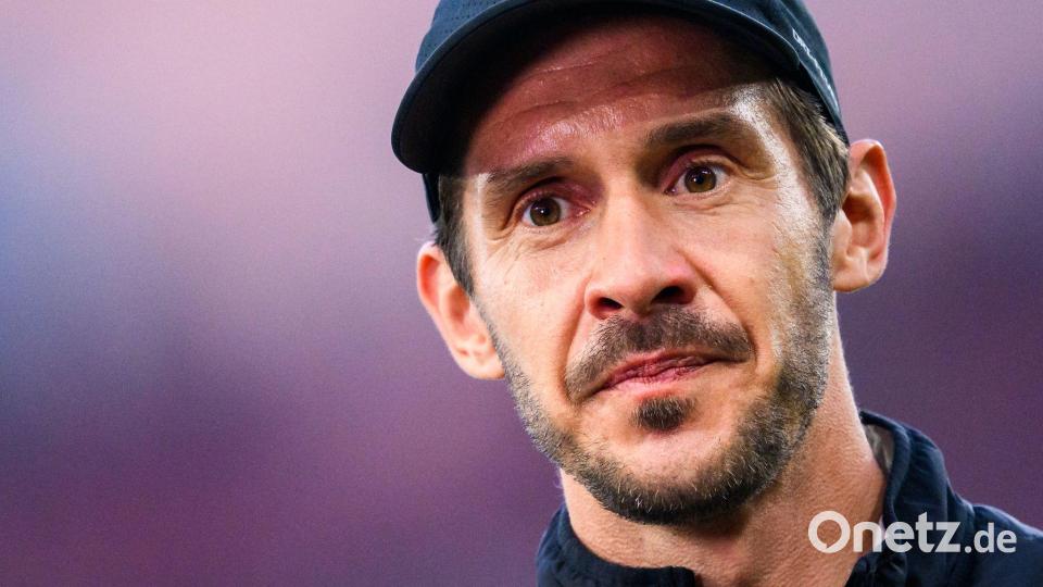 Julian Schuster bereitet den SC Freiburg auf das wichtigste internationale Spiel der Vereinsgeschichte vor.  (Archivbild) Bild: Tom Weller/dpa