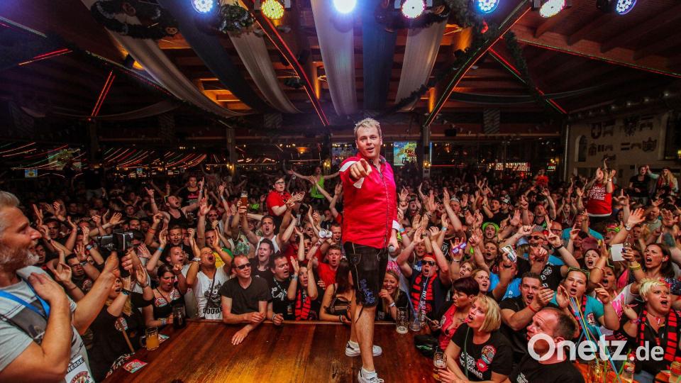„Bierkönig“-Sänger Tobee landet mit seiner Partyversion einen der Sommerhits am Ballermann. (Archivbild) Bild: --/Brainstall Musik GmbH/dpa