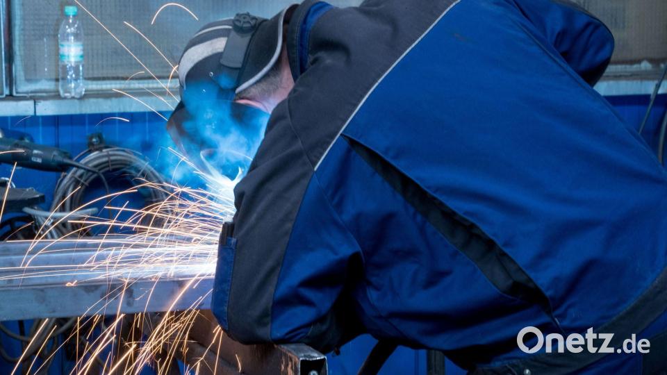 Die Arbeit von Betriebsräten ist oftmals auch schweißtreibend – etwa wenn es darum geht, Kündigungen von Kollegen abzuwenden. Symbolbild: Jens Büttner/dpa