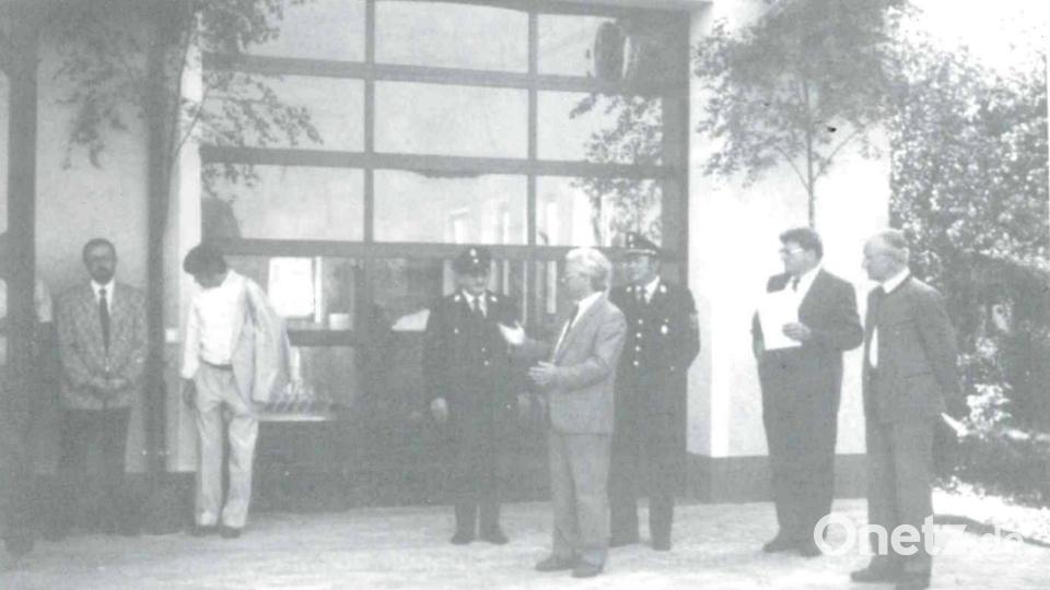 Einweihung des neuen Gerätehauses im Jahr 1988. Bild: FF Holnstein-Mittelreinbach