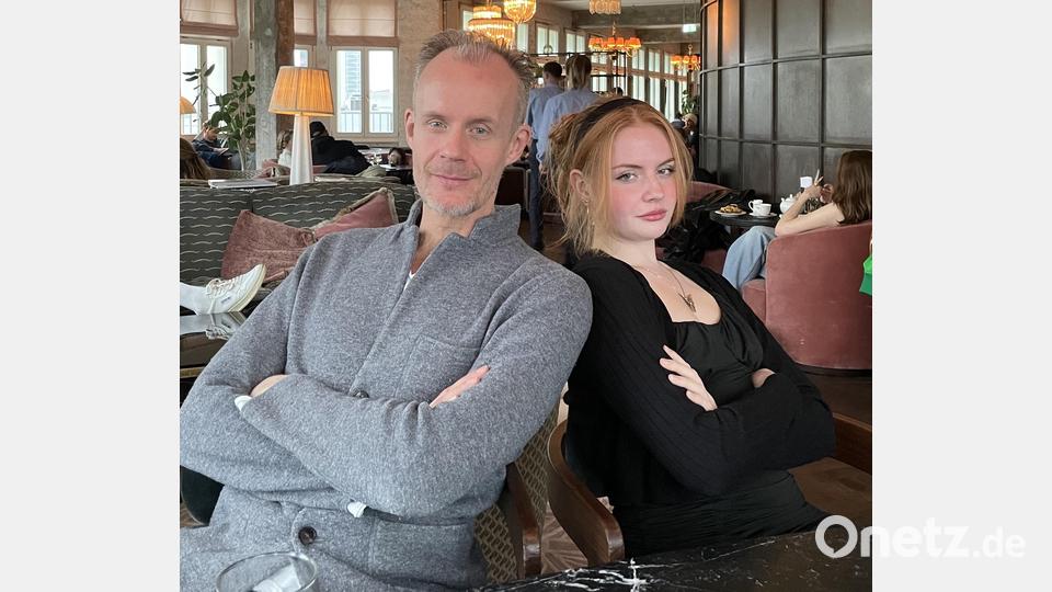 Toni und Max Uthoff präsentieren ihr neues Programm „Einer zu viel“. Bild: Frank Hof