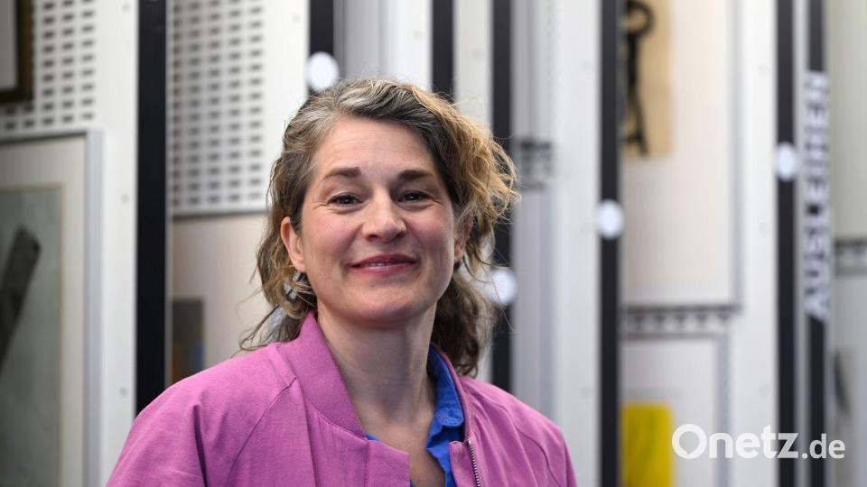In der Artothek würden Kunstwerke zu Gebrauchsgegenständen, erklärt Bühler. Bild: Lilli Förter/dpa