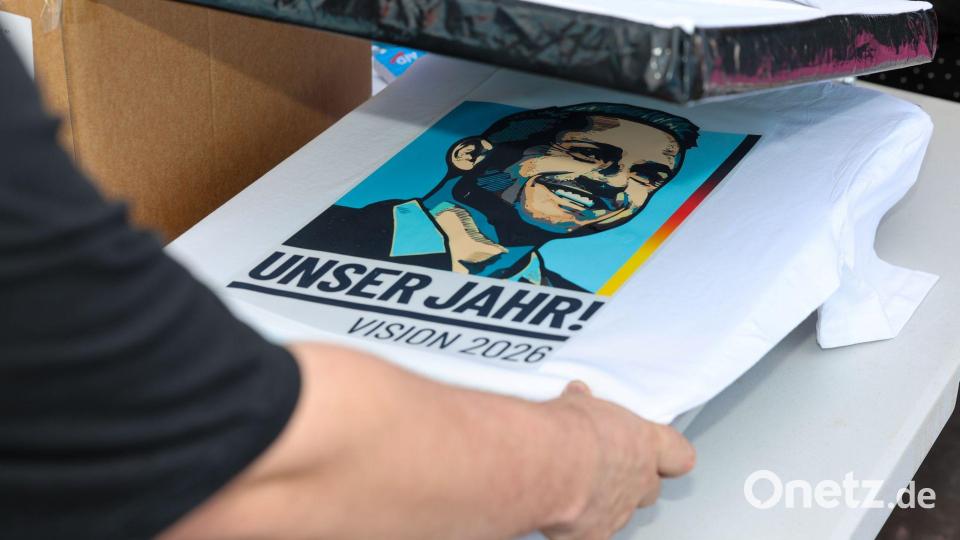 Ulrich Siegmunds (AfD) Konterfei findet sich inzwischen auf T-Shirts. (Archivbild) Bild: Peter Gercke/dpa