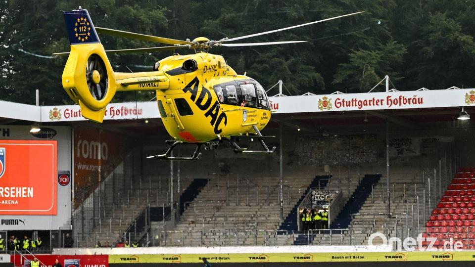 In Heidenheim landete ein Hubschrauber, nachdem ein Zuschauer über den Zaun gestürzt war. (Archivbild) Bild: Harry Langer/dpa